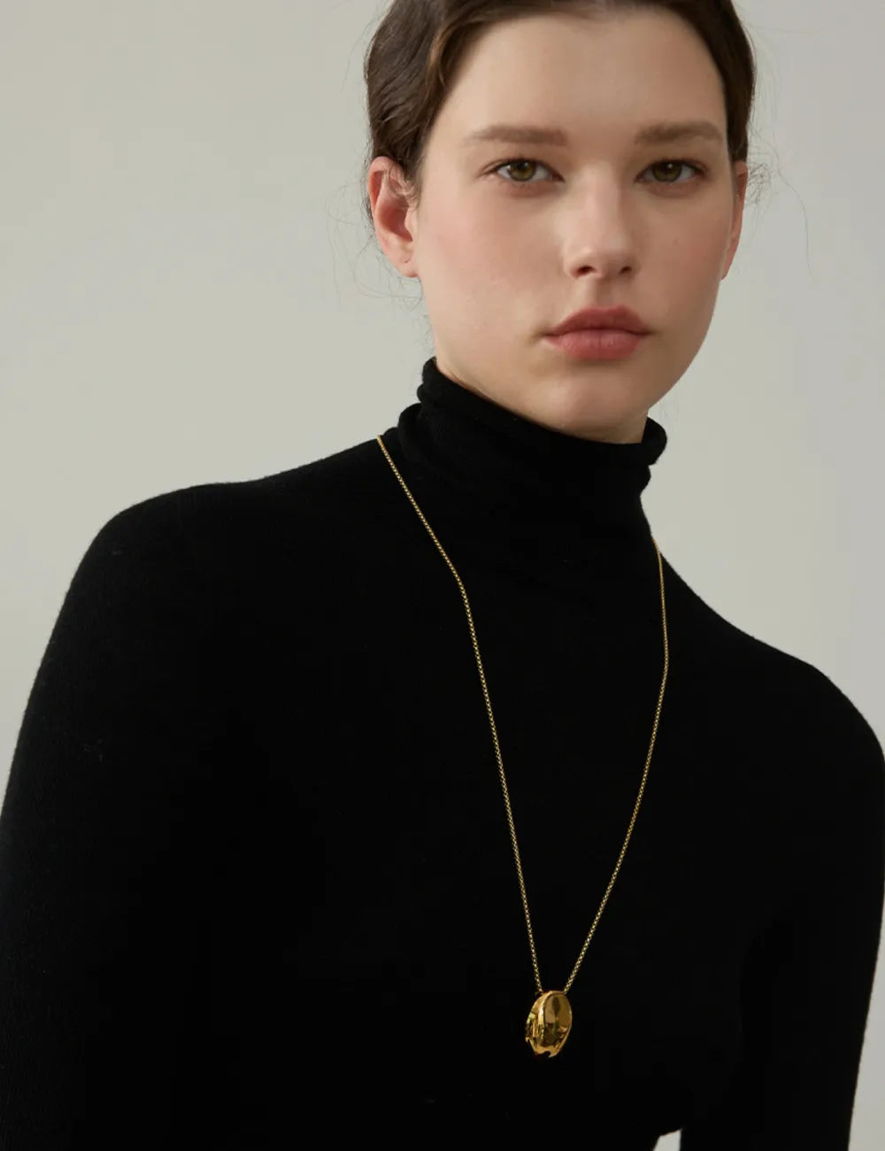 Minimalist Polished Oval Pendant Necklace