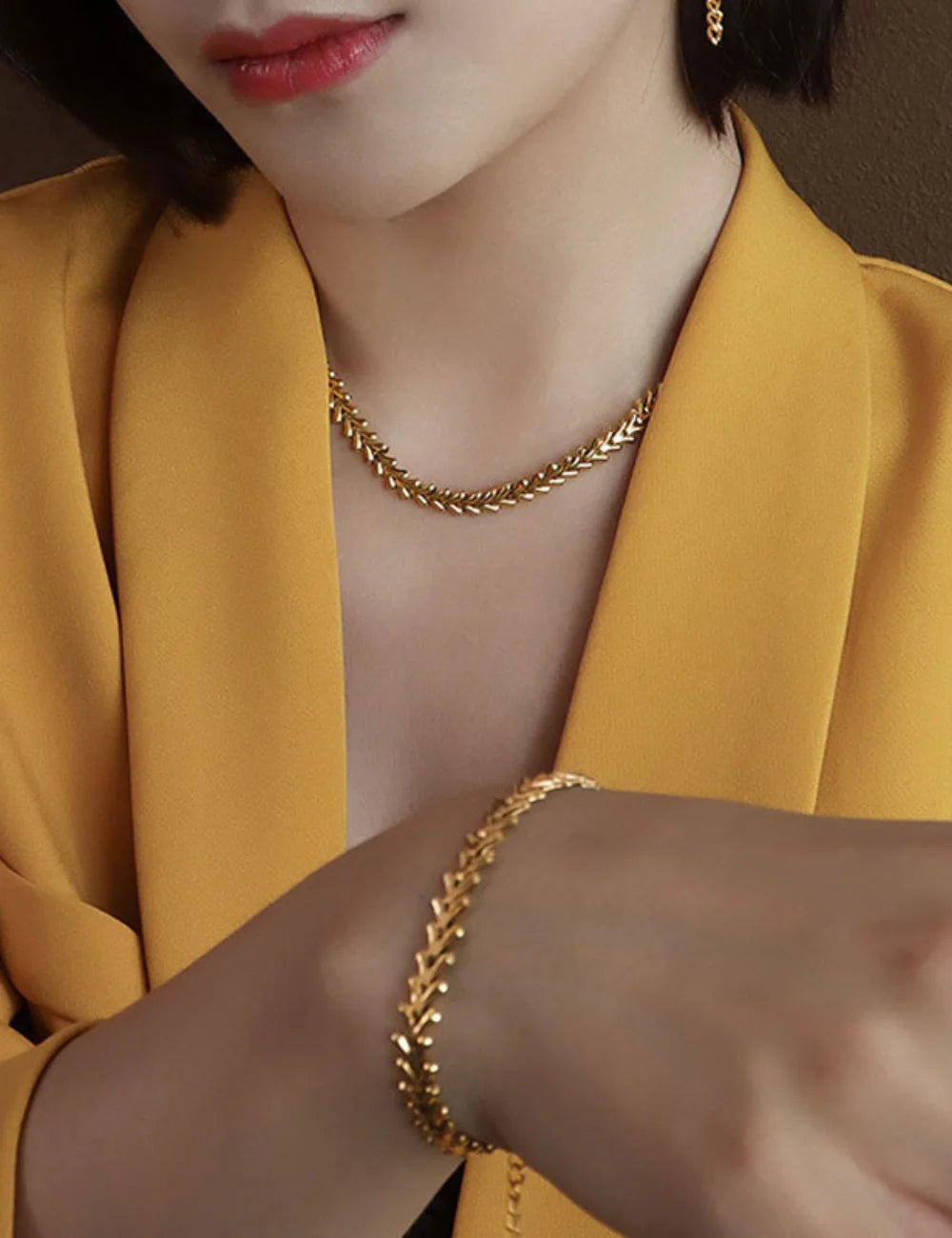 Leaf Motif Chain Necklace