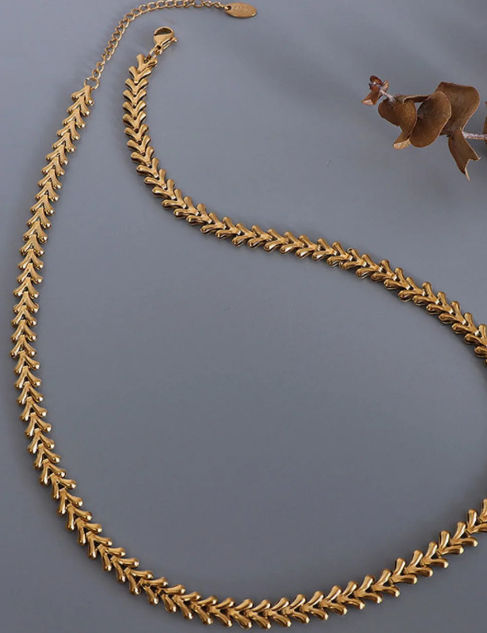 Leaf Motif Chain Necklace