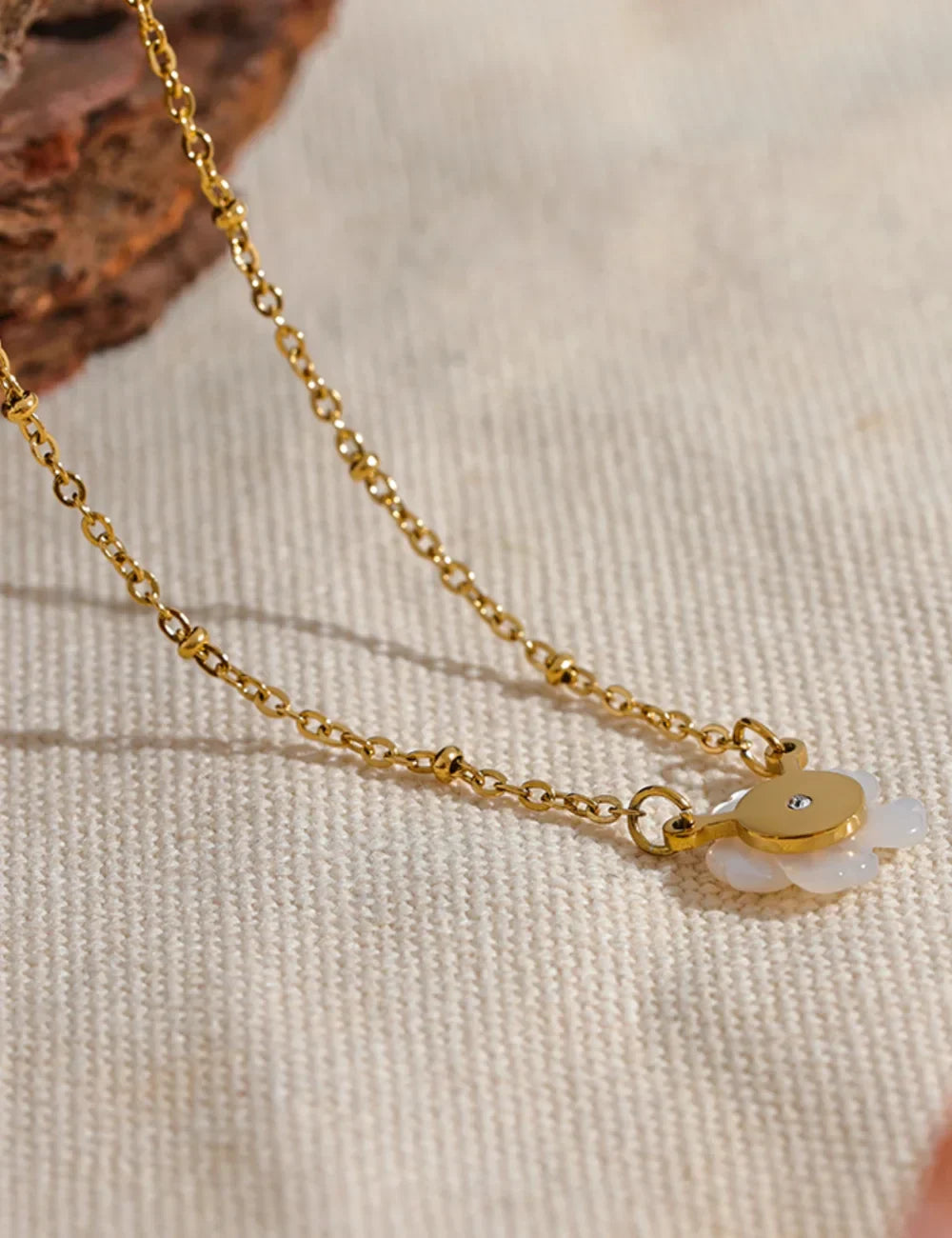 Leros Shell Flower Pendant Necklace