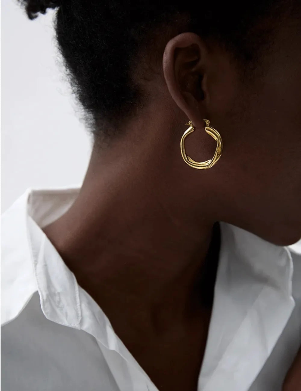 Aurelia Wavy Hoop Earrings