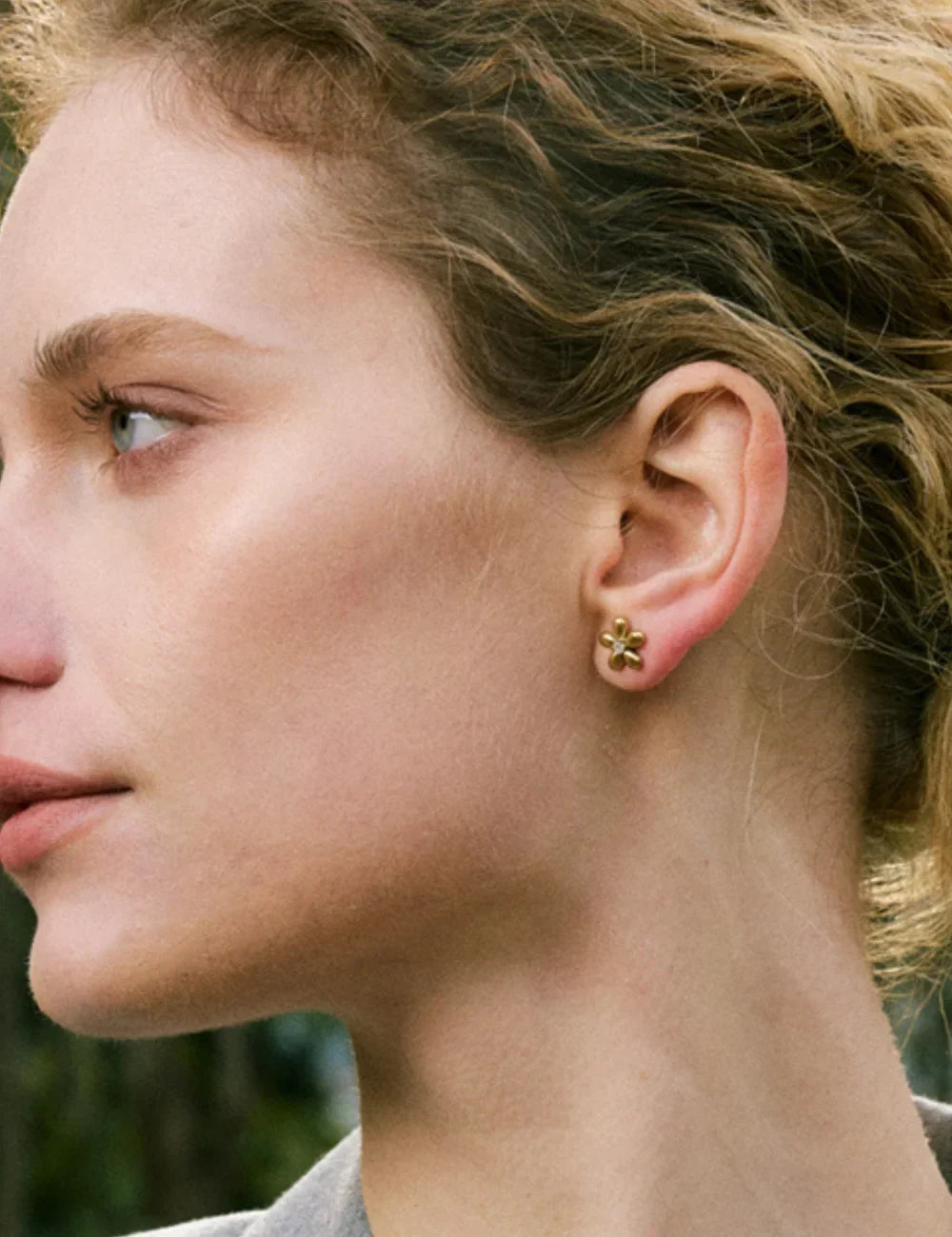 Arinz Bloom Zircon Stud Earrings