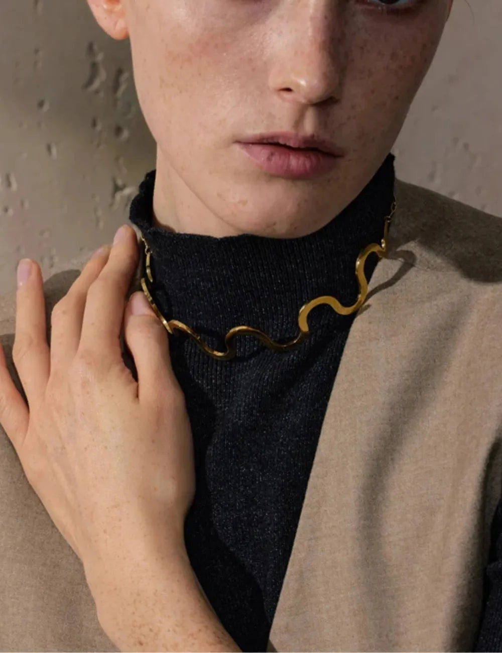 Wave Motif Choker Necklace