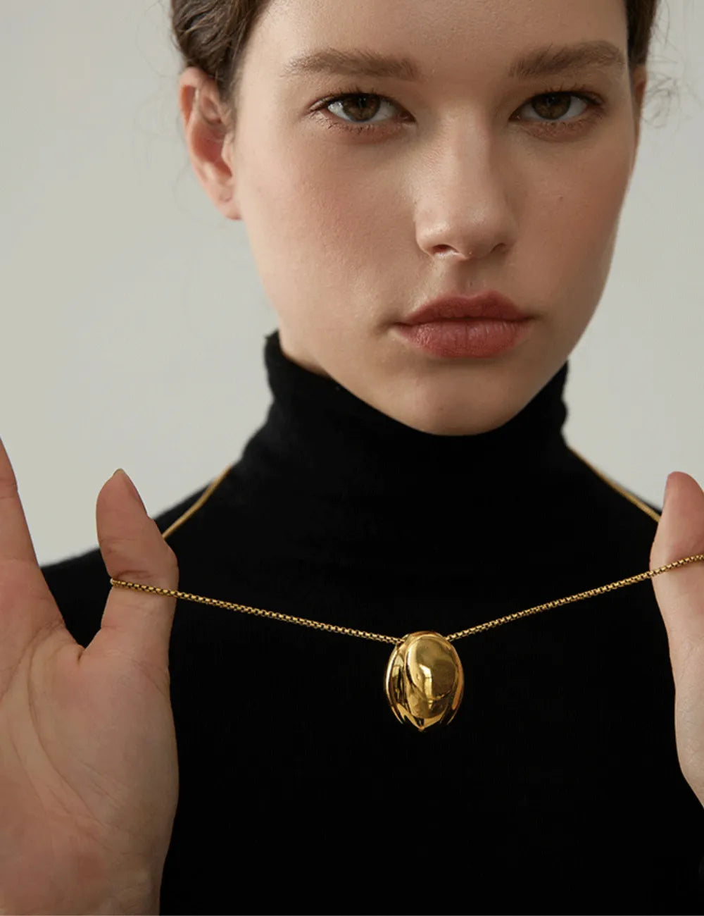 Minimalist Polished Oval Pendant Necklace