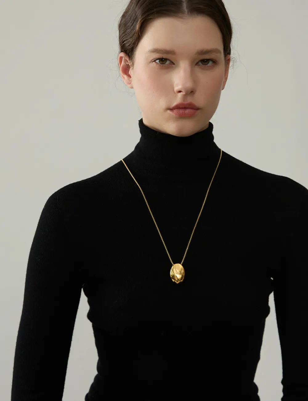 Minimalist Polished Oval Pendant Necklace