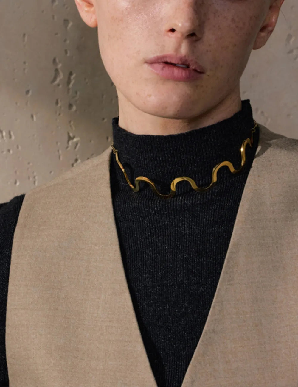 Wave Motif Choker Necklace