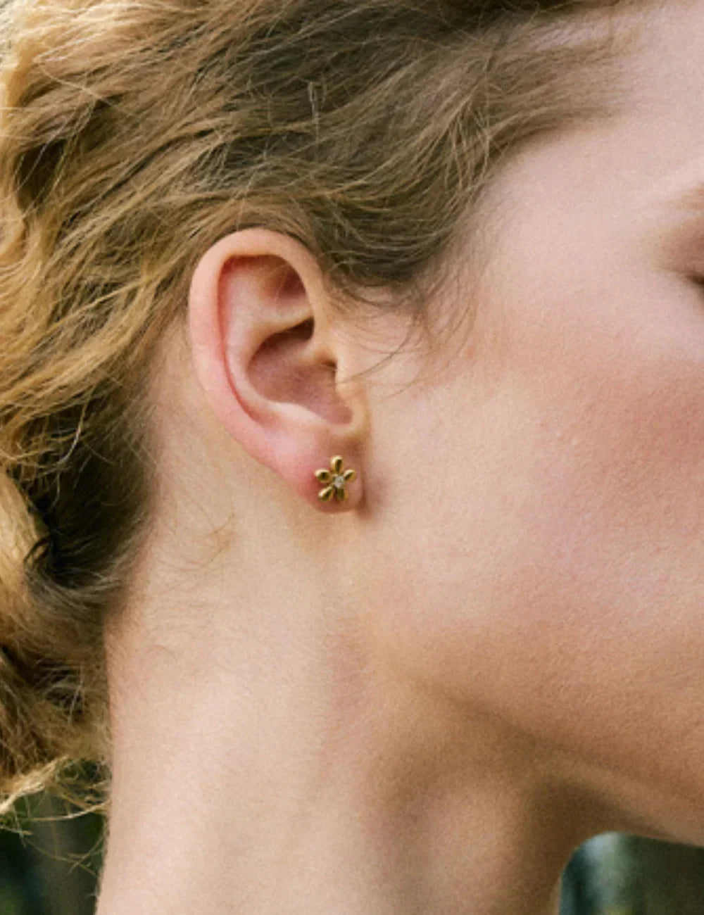 Arinz Bloom Zircon Stud Earrings