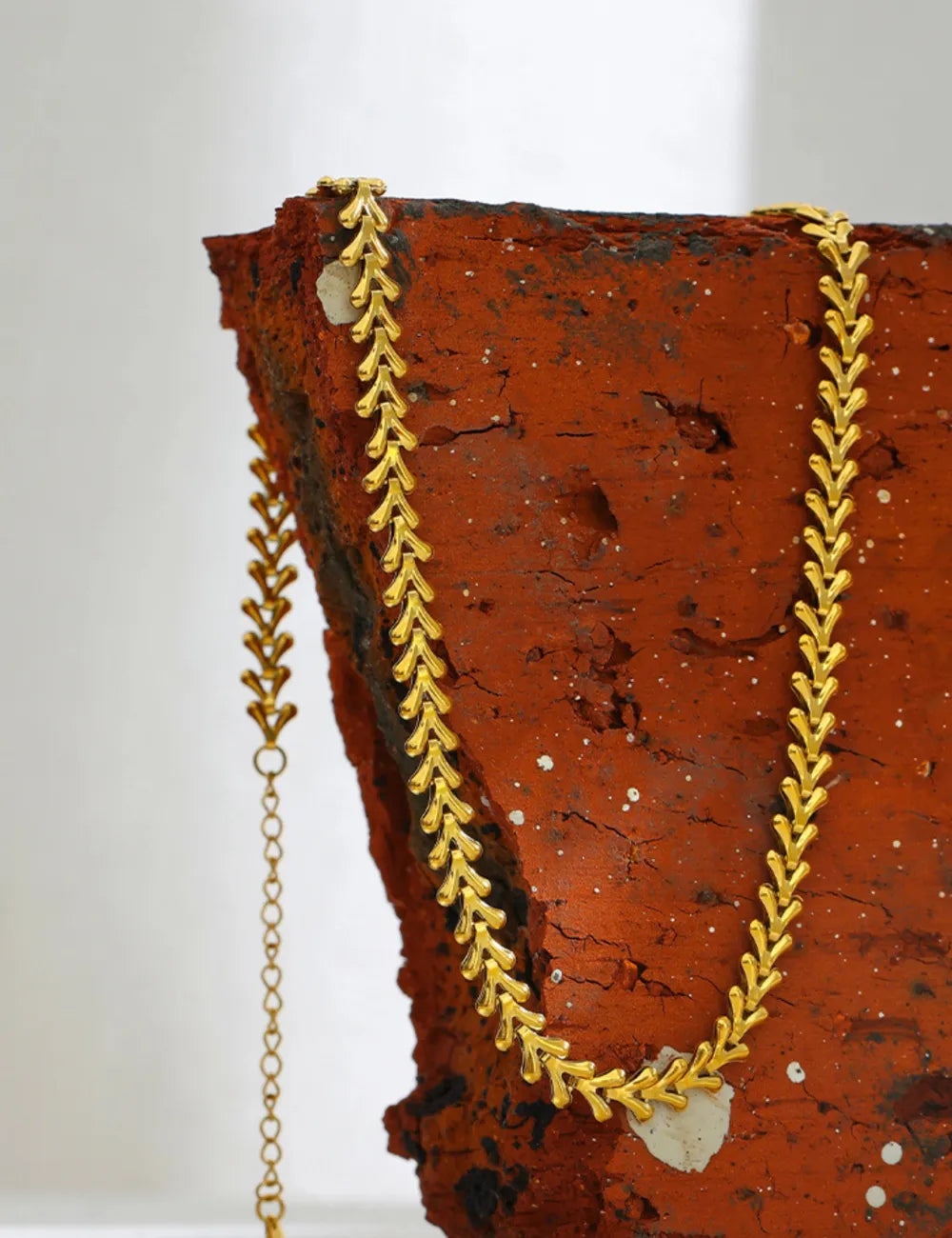 Leaf Motif Chain Necklace